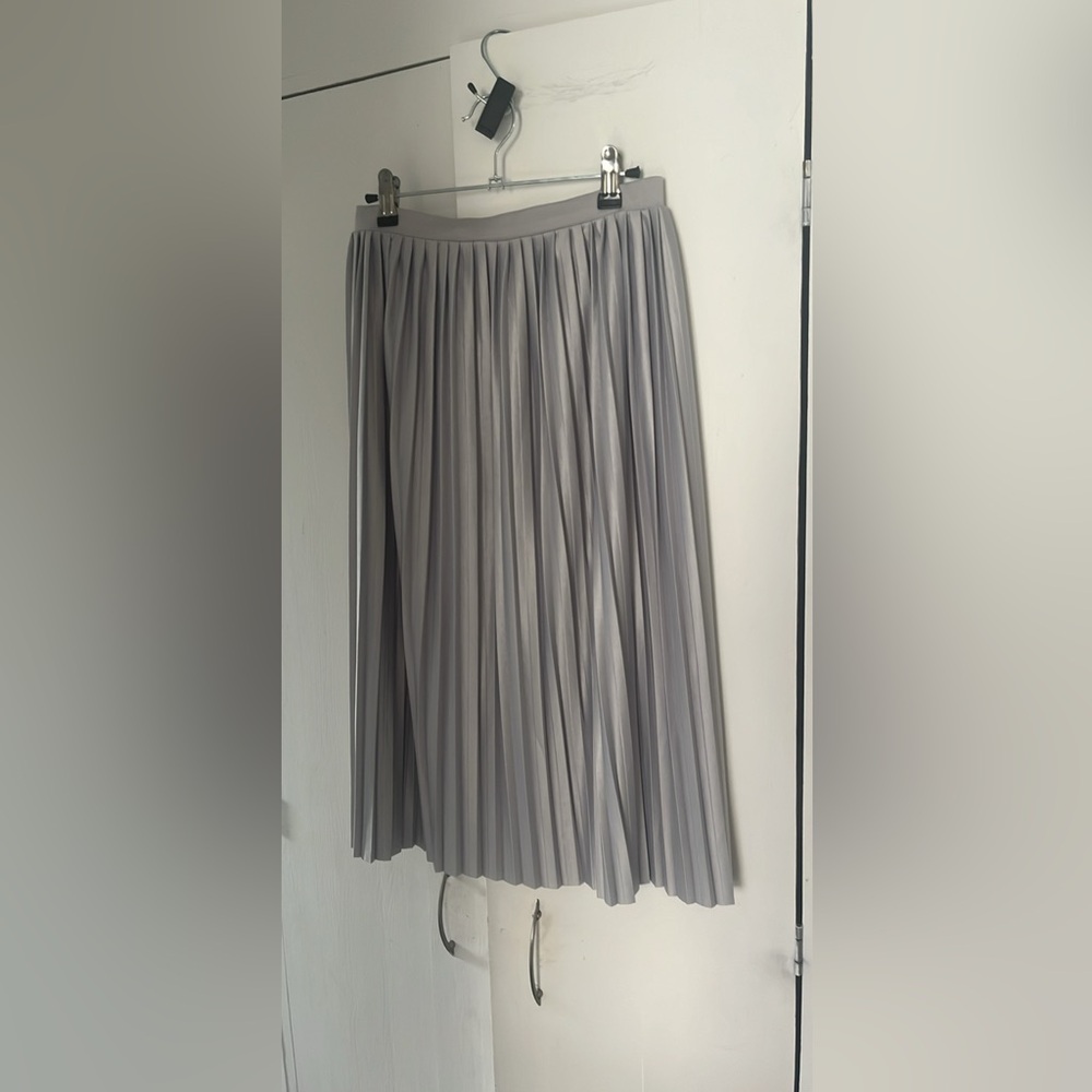Silver/grey pleated skirt